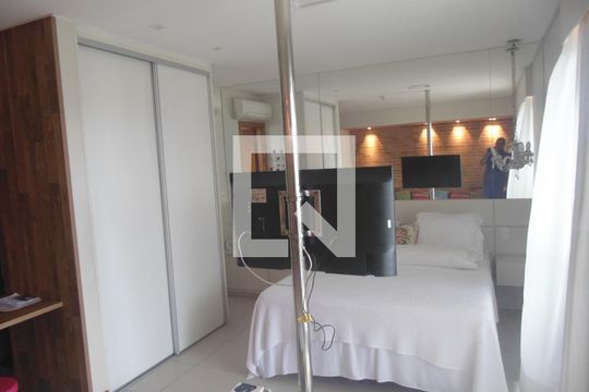 Quarto de apartamento para alugar com 1 quarto, 50m² em Caminho das Árvores, Salvador