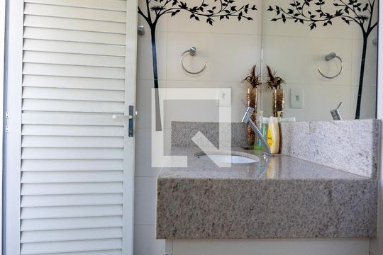 Banheiro Churrasqueira de casa de condomínio para alugar com 4 quartos, 300m² em  Distrito Industrial Benedito Storani, Vinhedo