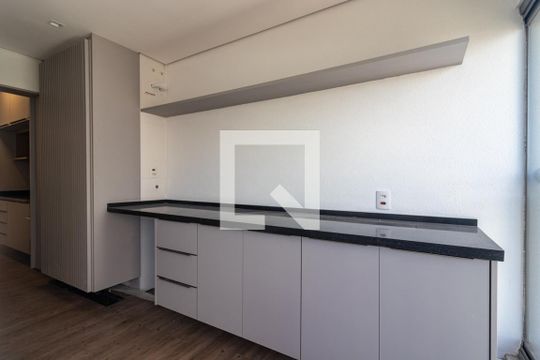 Área de serviço de apartamento para alugar com 2 quartos, 65m² em Indianópolis, São Paulo