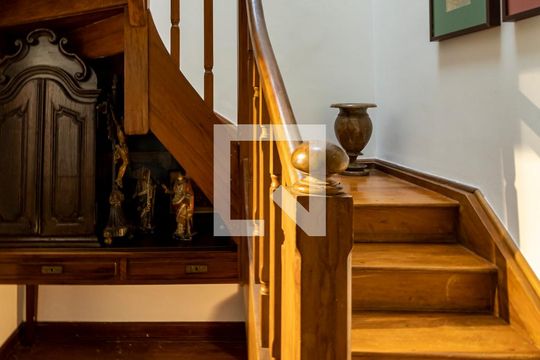 Escada de casa à venda com 2 quartos, 130m² em Mooca, São Paulo