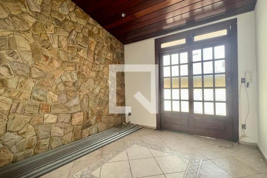 Sala de casa à venda com 3 quartos, 242m² em Carlos Prates, Belo Horizonte