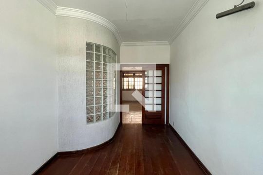 Sala de casa à venda com 3 quartos, 242m² em Carlos Prates, Belo Horizonte