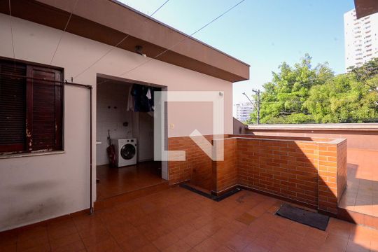 Quintal de casa à venda com 4 quartos, 600m² em Saúde, São Paulo