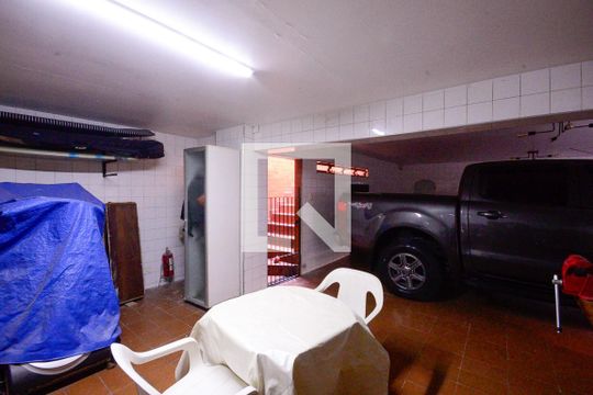 Garagem de casa à venda com 4 quartos, 600m² em Saúde, São Paulo
