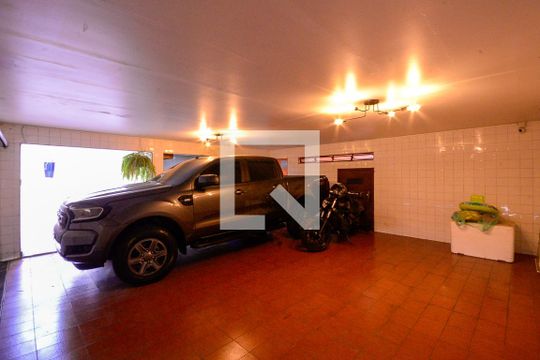 Garagem de casa à venda com 4 quartos, 600m² em Saúde, São Paulo