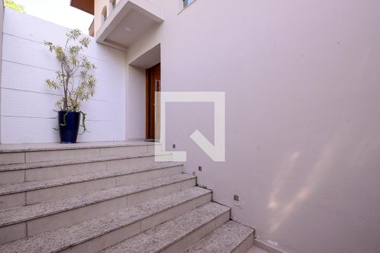 Entrada de casa para alugar com 4 quartos, 600m² em Saúde, São Paulo
