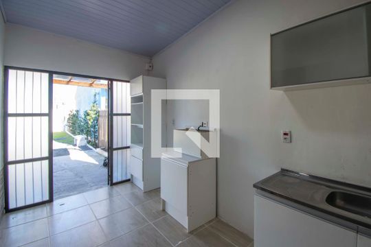 Cozinha de casa à venda com 2 quartos, 48m² em Guajuviras, Canoas