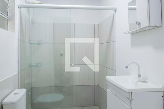 Banheiro de casa à venda com 2 quartos, 48m² em Guajuviras, Canoas