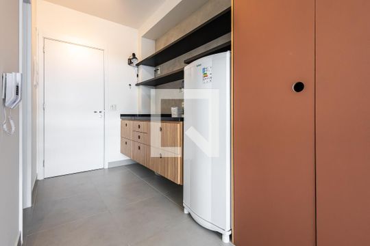 Cozinha de apartamento para alugar com 1 quarto, 28m² em Pinheiros, São Paulo