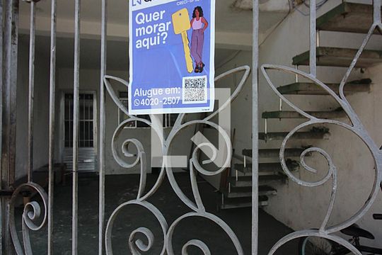 Fachada Plaquinha  de casa para alugar com 1 quarto, 49m² em Cooperativa, São Bernardo do Campo