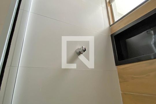 Banheiro de casa de condomínio para alugar com 2 quartos, 47m² em Vila Prudente, São Paulo