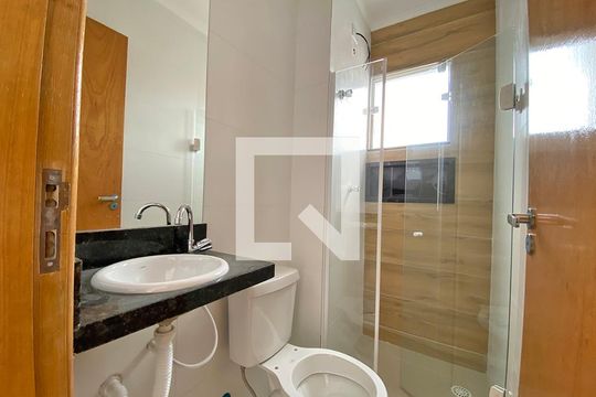 Banheiro de casa de condomínio para alugar com 2 quartos, 47m² em Vila Prudente, São Paulo