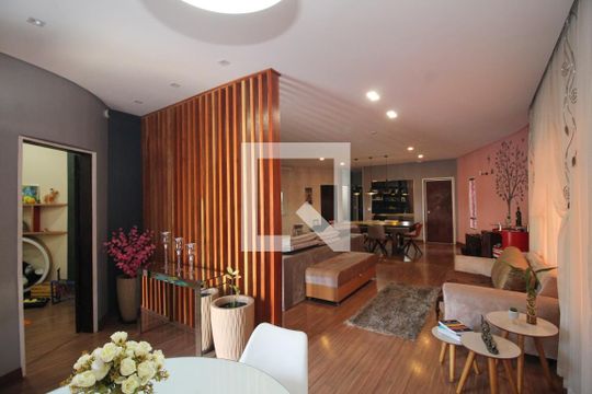 Casa à venda com 3 quartos, 520m² em Jardim Matarazzo, São Paulo