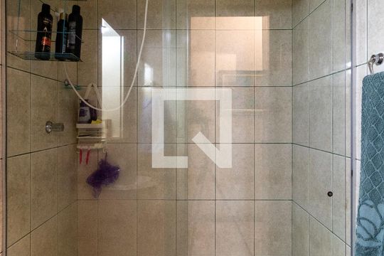 Banheiro Social de casa para alugar com 3 quartos, 100m² em Vila Romana, São Paulo