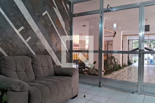 Hall de entrada de apartamento à venda com 2 quartos, 53m² em Tijuca, Rio de Janeiro