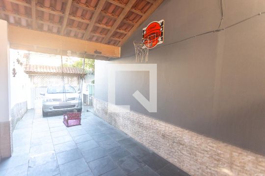 Garagem  de casa à venda com 3 quartos, 239m² em Planalto, São Bernardo do Campo