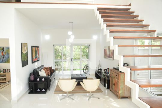 Casa de Condomínio para alugar com 3 quartos, 250m² em Moinho Velho, Cotia