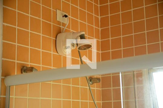 Banheiro suíte 3 de casa de condomínio para alugar com 3 quartos, 250m² em Moinho Velho, Cotia