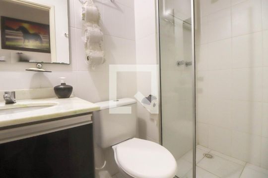 Banheiro de apartamento à venda com 2 quartos, 58m² em Jardim Itu, Porto Alegre