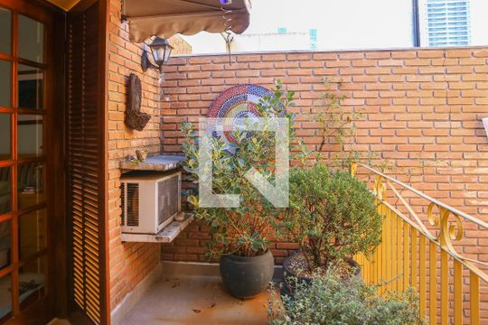 Sacada da Suíte de casa de condomínio à venda com 4 quartos, 168m² em Pompeia, São Paulo