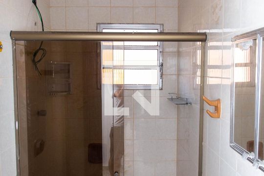 Banheiro de apartamento para alugar com 1 quarto, 45m² em Serraria, Diadema