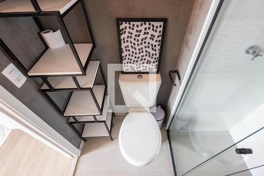 Banheiro de apartamento à venda com 1 quarto, 27m² em Pinheiros, São Paulo