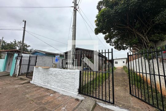 Área externa de casa à venda com 2 quartos, 120m² em Vicentina, São Leopoldo