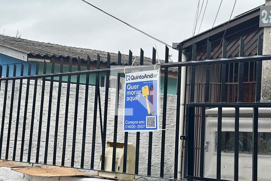 Área externa de casa à venda com 2 quartos, 120m² em Vicentina, São Leopoldo