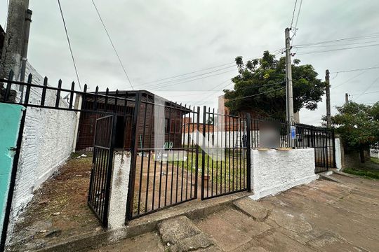 Área externa de casa à venda com 2 quartos, 120m² em Vicentina, São Leopoldo