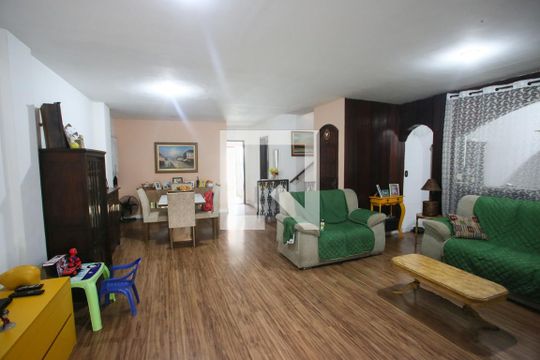 Sala de casa à venda com 7 quartos, 350m² em Taquara, Rio de Janeiro