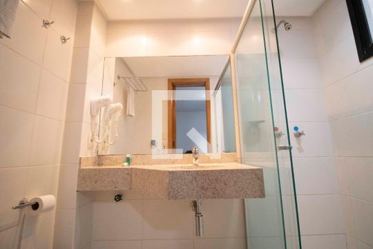 Banheiro de kitnet/studio para alugar com 1 quarto, 44m² em Setor Pedro Ludovico, Goiânia