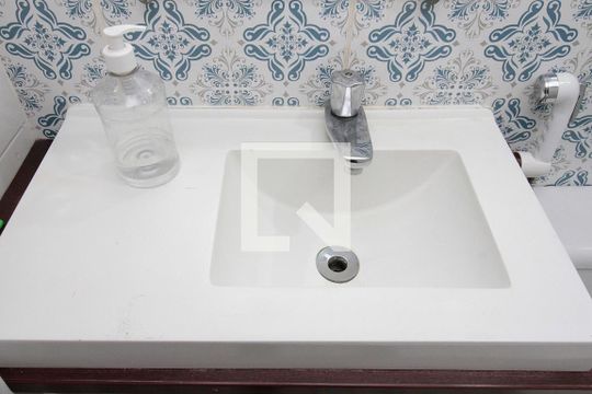 Banheiro de kitnet/studio para alugar com 1 quarto, 35m² em Campos Elíseos, São Paulo