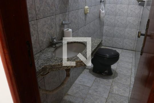 Banheiro Social de casa à venda com 4 quartos, 200m² em Vila Abajá, Goiânia