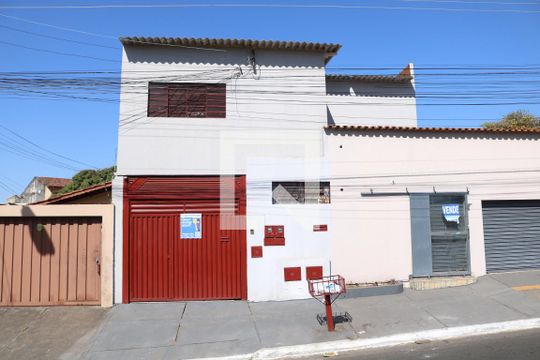 Fachada da Casa de casa à venda com 4 quartos, 200m² em Vila Abajá, Goiânia