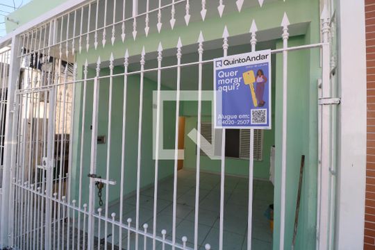 Fachada de casa para alugar com 2 quartos, 100m² em Jardim Marília, São Paulo