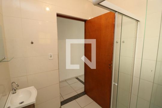 Banheiro de casa para alugar com 2 quartos, 100m² em Jardim Marília, São Paulo