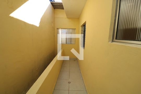 Corredor de casa para alugar com 2 quartos, 100m² em Jardim Marília, São Paulo