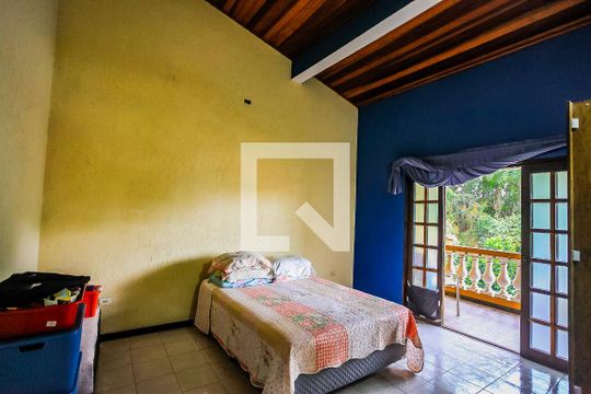Suíte 1 de casa à venda com 4 quartos, 350m² em Jardim Maria Rosa, Taboão da Serra