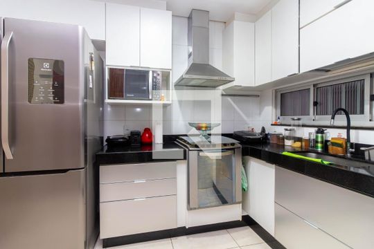 Cozinha de apartamento à venda com 4 quartos, 200m² em Ana Lúcia, Belo Horizonte