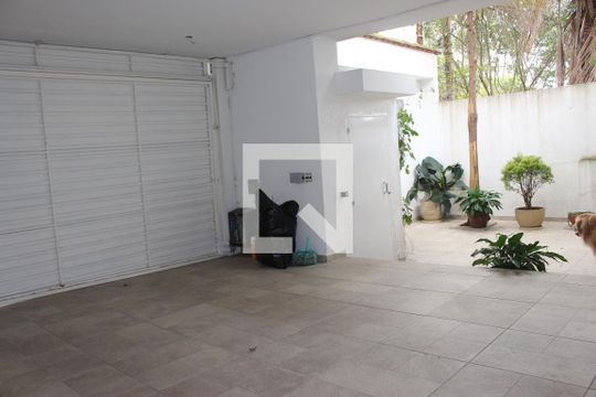 Garagem de casa à venda com 4 quartos, 250m² em Brooklin Paulista, São Paulo