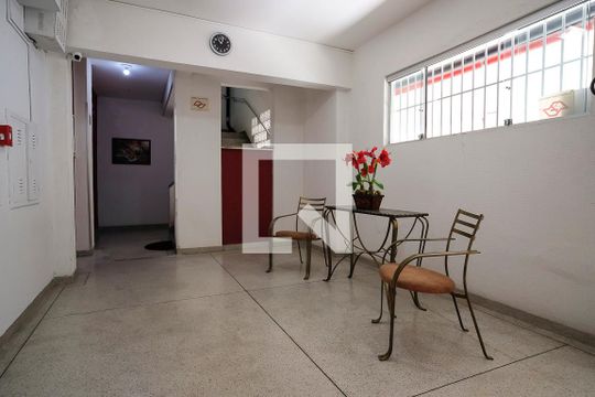 Hall de entrada de apartamento para alugar com 1 quarto, 68m² em Olímpico, São Caetano do Sul
