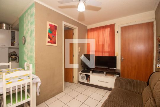 Sala de apartamento à venda com 2 quartos, 55m² em Rubem Berta, Porto Alegre