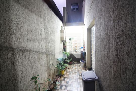 Corredor  de casa à venda com 4 quartos, 188m² em Vila Antonieta, São Bernardo do Campo