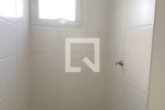 Banheiro de apartamento para alugar com 2 quartos, 52m² em Alphaville Empresarial, Barueri