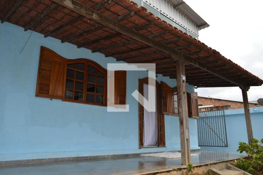 Quintal de casa à venda com 3 quartos, 420m² em Parque Maracana, Contagem