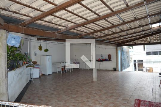 Garagem de casa à venda com 3 quartos, 420m² em Parque Maracana, Contagem