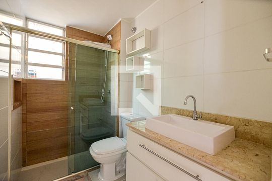 Banheiro de apartamento à venda com 3 quartos, 60m² em Largo do Barradas, Niterói