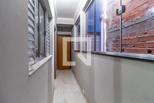 Corredor de casa à venda com 3 quartos, 145m² em Padroeira, Osasco
