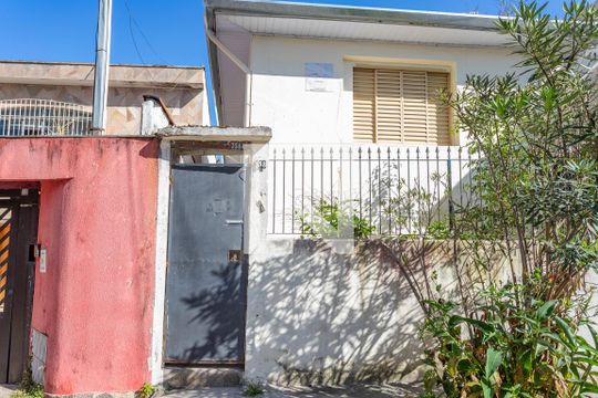 Fachada  de casa para alugar com 1 quarto, 40m² em Centro, Diadema