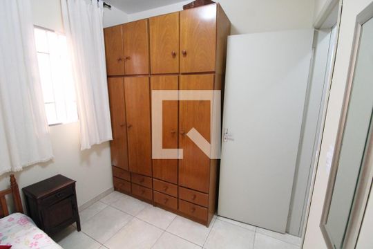 Quarto 3 de casa à venda com 6 quartos, 261m² em Vila Antonieta, São Paulo